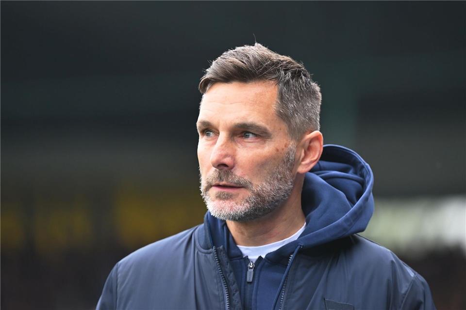 Erhielt von Geschäftsführer Peter Görlich eine Jobgarantie: Hertha-Trainer Stefan Leitl. Swen Pförtner/dpa