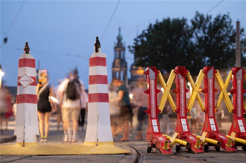 Erhöhte Sicherheit: Weihnachtsmärkte rüsten auf. (Archivbild)Sebastian Kahnert/dpa
