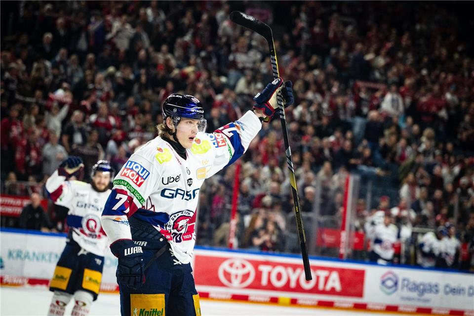 Eric Hördler erzielte die 1:0-Führung für die Eisbären in Klagenfurt.Marius Becker/dpa