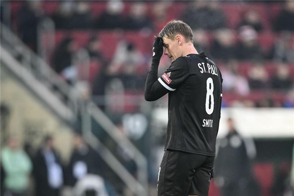Eric Smith fehlt dem FC St. Pauli wegen einer Wadenverletzung. (Archivbild)Harry Langer/dpa