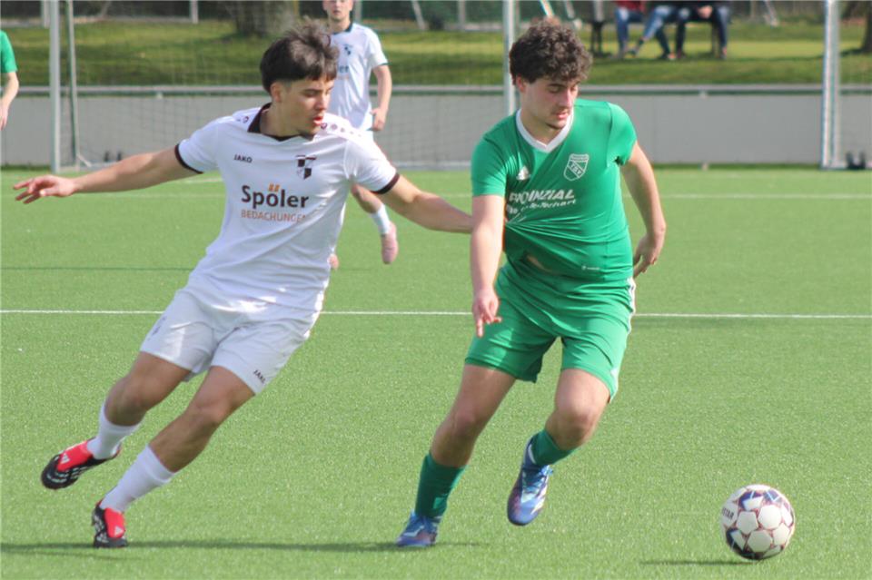 Erik Rohmann (rechts) und der TSV Raesfeld II können am Pfingstmontag mit einem Sieg in Rhade die B-Liga-Meisterschaft unter Dach und Fach bringen.