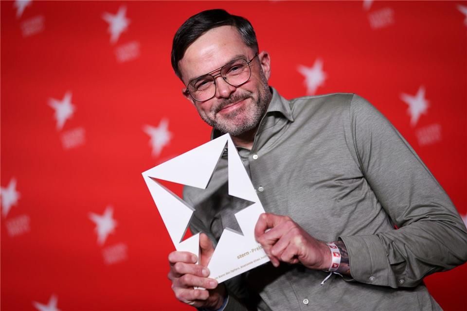 Erik Westermann ist der Sieger in der Kategorie „Lokal“ mit einer Recherche für die „Braunschweiger Zeitung“ in Kooperation mit „Der Spiegel“. Es geht um einen großen Missbrauchsprozess, der sich als Justizirrtum entpuppte.Christian Charisius/dpa