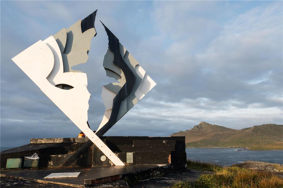 Erinnert an Schiffstragödien: das Albatros-Monument auf Kap Hoorn.Andreas Drouve/dpa-tmn