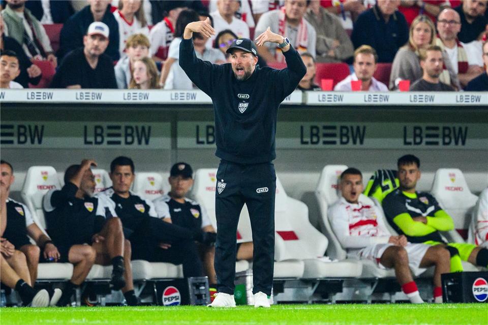 Demirovic glänzt: VfB verhindert St. Paulis Sprung auf eins Erleichtert: Sebastian HoeneßTom Weller/dpa