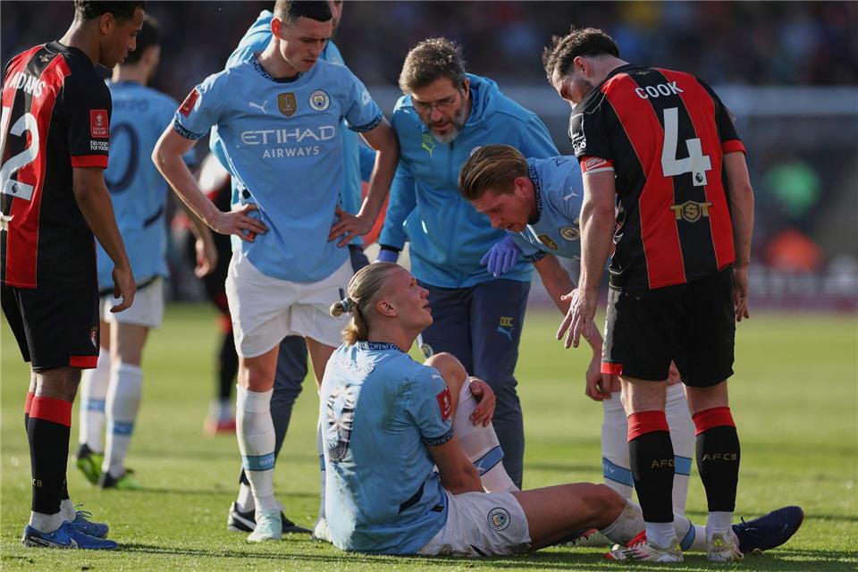 Haaland am Knöchel verletzt - Bangen um Club-WM Erling Haaland fällt bei Manchester City vorerst verletzt ausIan Walton/AP/dpa