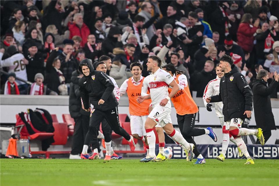 Ermedin Demirovic jubelt nach seinem Tor zum 1:0.Harry Langer/dpa