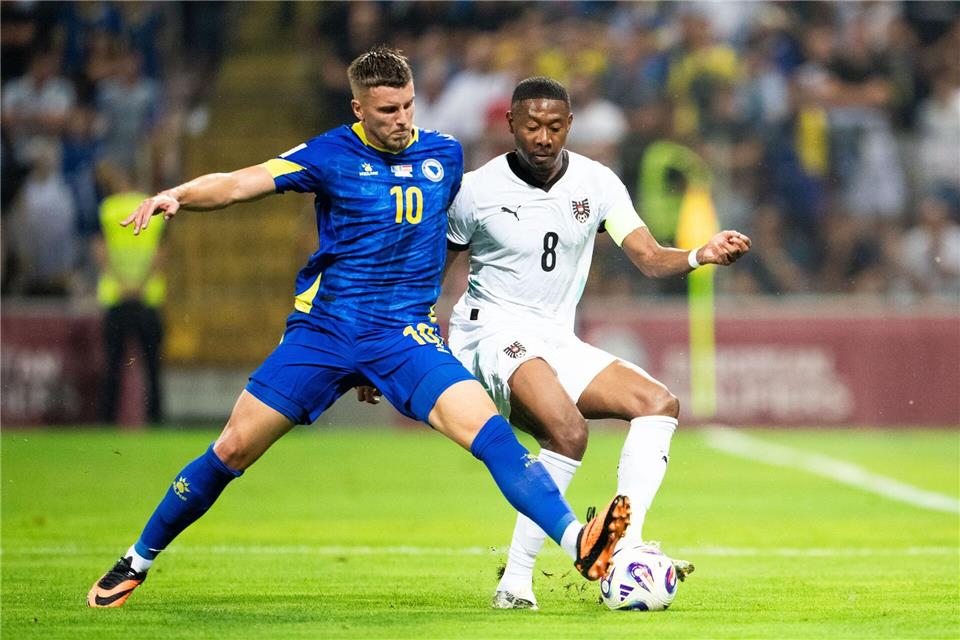 Ermedin Demirovic (l) möchte in diesem Sommer mit Bosnien bei der WM überraschen. (Archivbild)Georg Hochmuth/APA/dpa