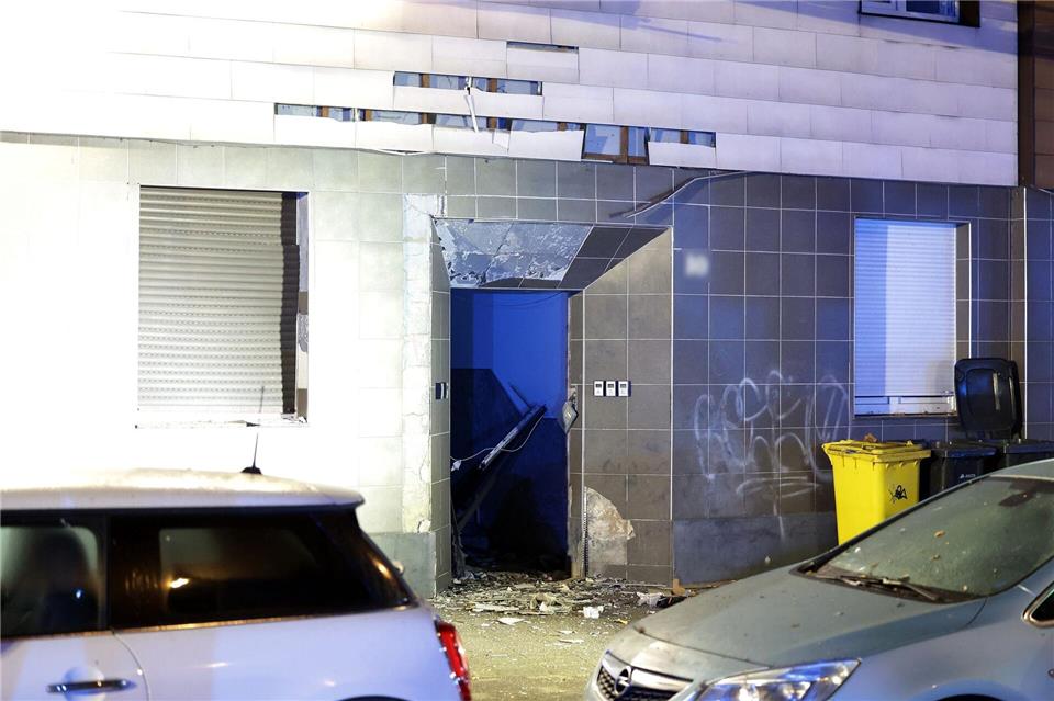 Ermittler finden Hinweise auf einen Sprengsatz. David Young/dpa