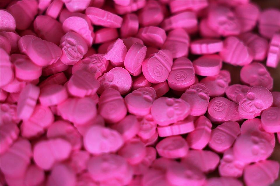 Ermittler stellten unter anderem Ecstasy sicher. (Illustration)Oliver Berg/dpa