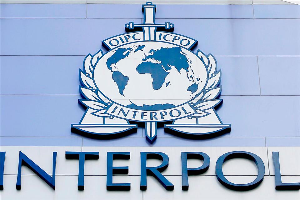 Ermittlerinnen und Ermittler aus 17 Ländern arbeiteten laut Interpol zusammen, um die gefährlichsten international gesuchten Kriminellen zu identifizieren. (Symbolbild) Wallace Woon/EPA FILE/dpa