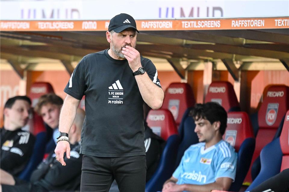 Ermöglichte Linus Güther sein Bundesliga-Debüt: Trainer Steffen BaumgartHarry Langer/dpa