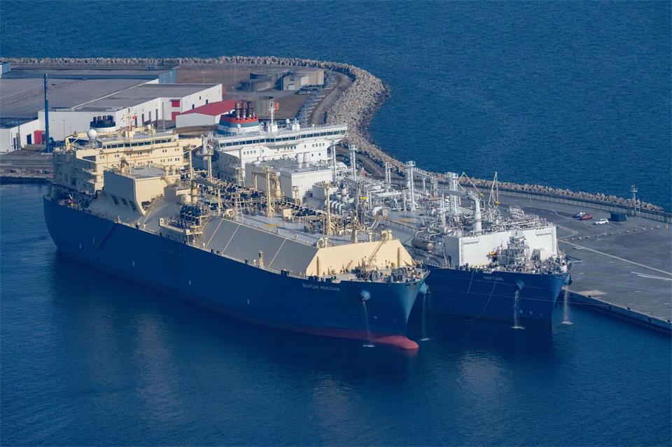 Erneut befasst sich das Bundesverwaltungsgericht in Leipzig mit dem LNG-Terminal an Rügens Küste. (Archivbild)Stefan Sauer/dpa
