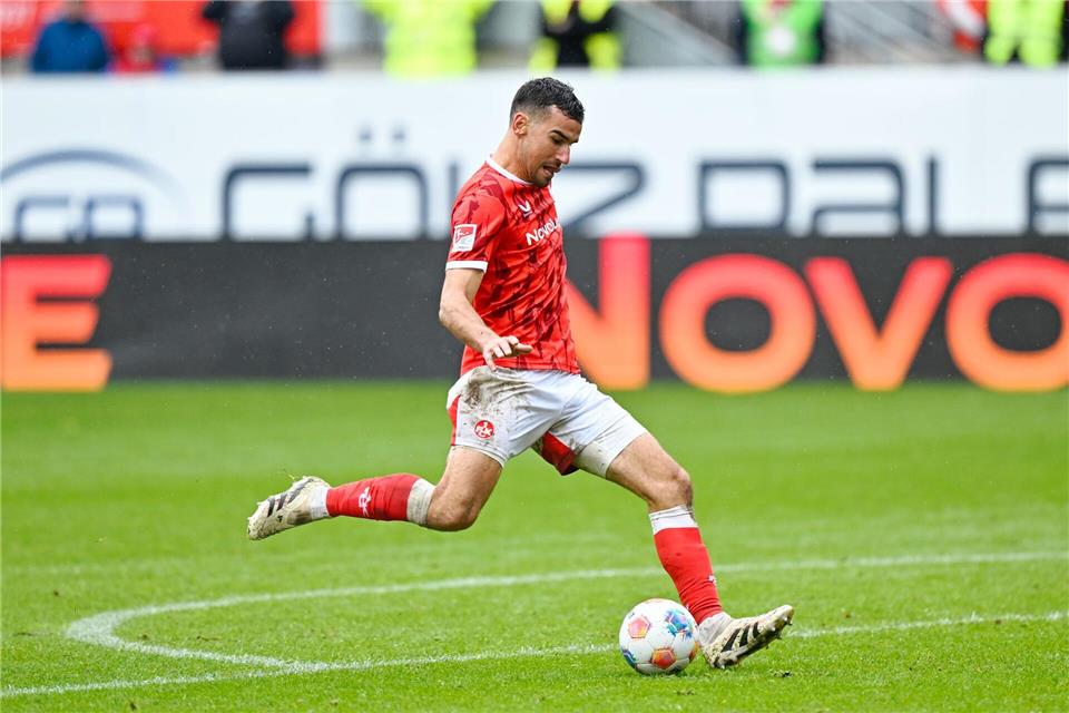 Prtajin glänzt erneut: Kaiserslautern schlägt Bochum 3:2 Erneut doppelter Torschütze: Kaiserslauterns Stürmer Ivan Prtajin.Uwe Anspach/dpa