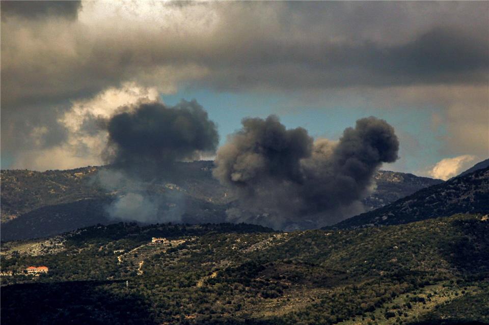 Israel zunehmend isoliert: Paris will Palästina anerkennen Erneut greift Israel Ziele im Libanon an. (Archivbild)STR/dpa