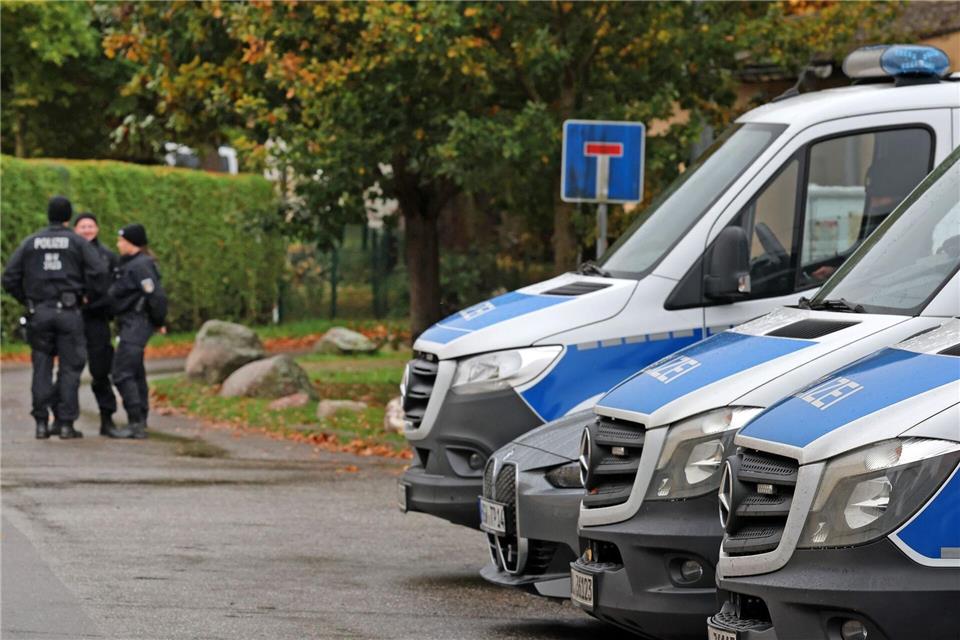 Erneut ist die Polizei im Fall des toten Fabian in der Region südlich von Güstrow aktiv. (Archivbild)Bernd Wüstneck/dpa