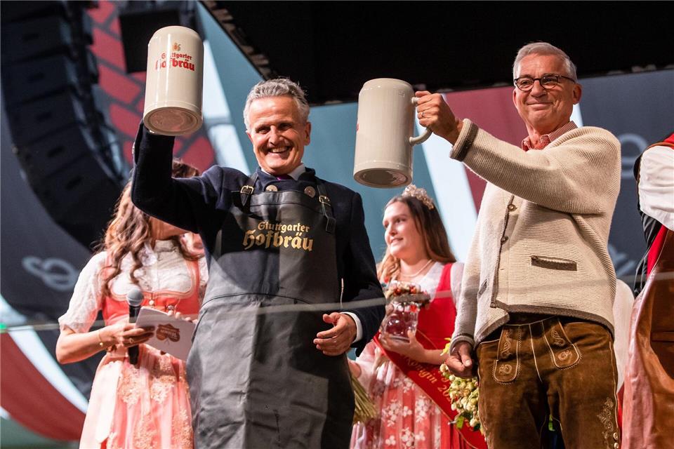 Eröffnen die 17-tägige Sause am Neckar: Stuttgarts Oberbürgermeister Frank Nopper (CDU) und Innenminister Thomas Strobl (CDU).Christoph Schmidt/dpa