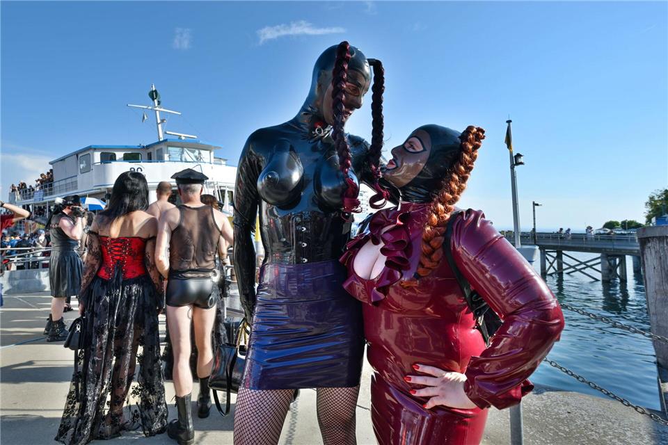 „Erotikschiff“ bei 36 Grad am Bodensee.Felix Kästle/dpa