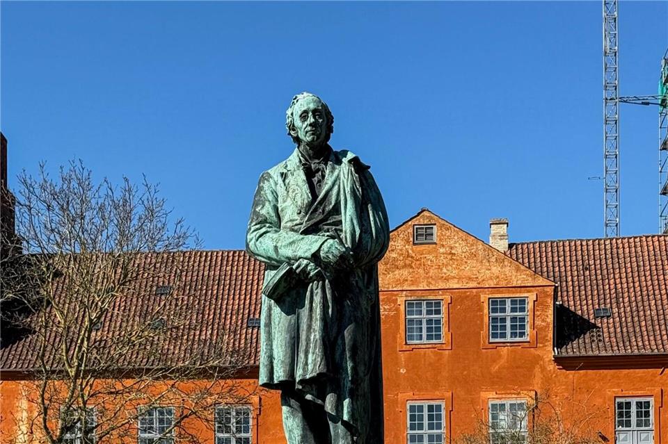 Erschaffen vom Bildhauer Louis Hasselriis: Hans-Christian-Andersen-Skulptur in Odense. Wolfgang Stelljes/dpa-tmn