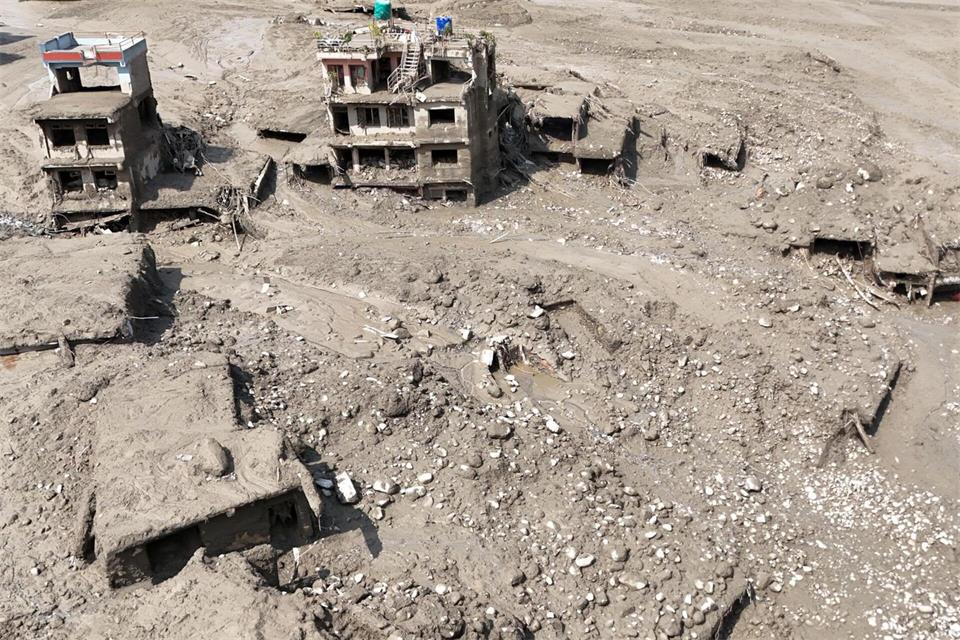 Erschreckendes Ausmaß der Zerstörung nach massiver Sturzflut in NepalSkanda Gautam/ZUMA Press Wire/dpa