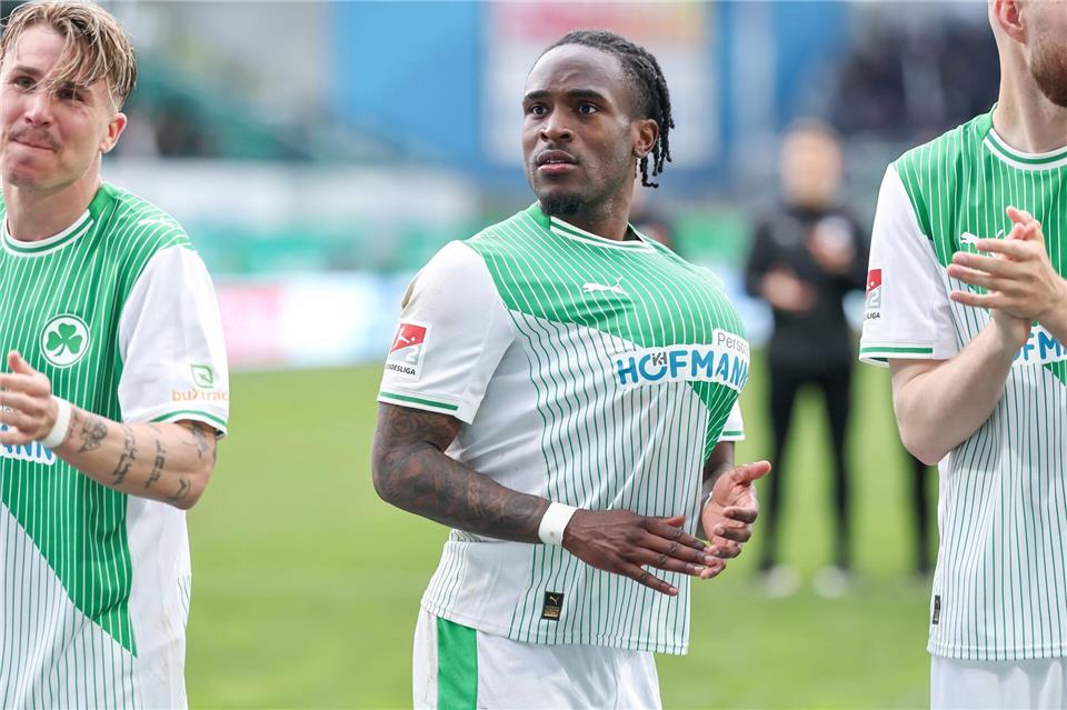 Erst Dreierpack, dann Transfernachricht. Fürths Noel Futkeu. (Archivbild)Daniel Löb/dpa