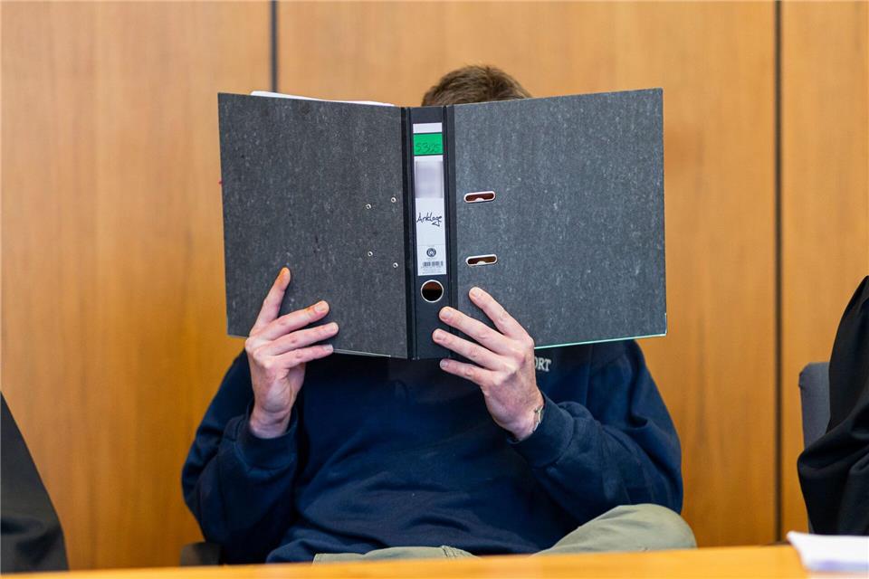 Erst Gift im Kaffee, dann 23 Schläge mit einem Eisenrohr: Nach dem Tod seiner Ex-Lebensgefährtin wird ein 41-Jähriger zu 13 Jahren Gefängnis verurteilt. (Archivbild) Michael Matthey/dpa