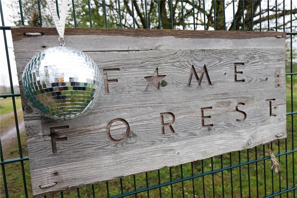 Erst Glitzer, Glamour und Nebelmaschine - dann Naturschutz mit einem eigenen Baum im Fame Forest. In und um Hamburg wird für jede Veranstaltung in der Barclays Arena ein Baum gepflanzt. (Archivbild)Christian Charisius/dpa