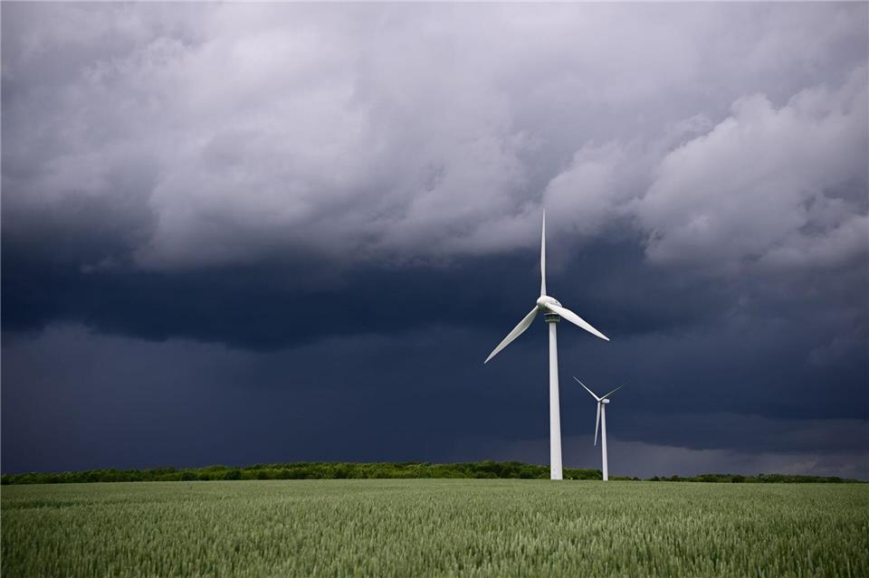 Erst Hitze, dann Gewitter, Sturmböen und Starkregen: Der Deutsche Wetterdienst warnt für Donnerstag vor Unwettern. (Archivbild)Julian Stratenschulte/dpa