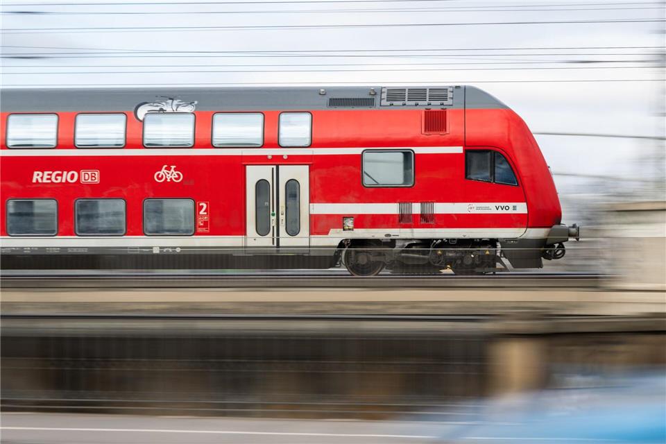 Erst am frühen Morgen wird die Strecke zwischen Eschenau und Gräfenberg wieder freigegeben. (Symbolbild)Robert Michael/dpa