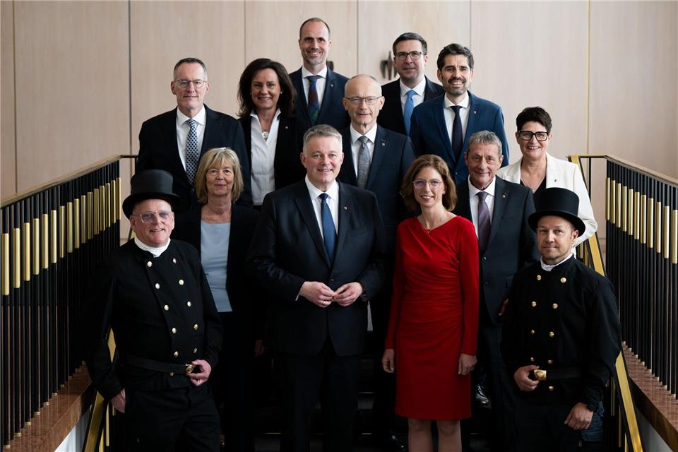 Erst am vergangenen Montag kam die neue CDU/SPD-Regierung um Ministerpräsident Schnieder (CDU) und seine Stellvertreterin Bätzing-Lichtenthäler (SPD) ins Amt. (Archivbild)Florian Wiegand/dpa