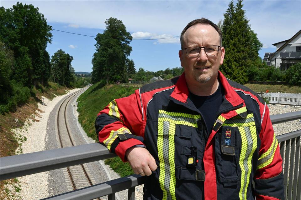 Erst auf der Brücke wurde Stefan Kuc das Ausmaß des Einsatzes klar. Bernd Weißbrod/dpa