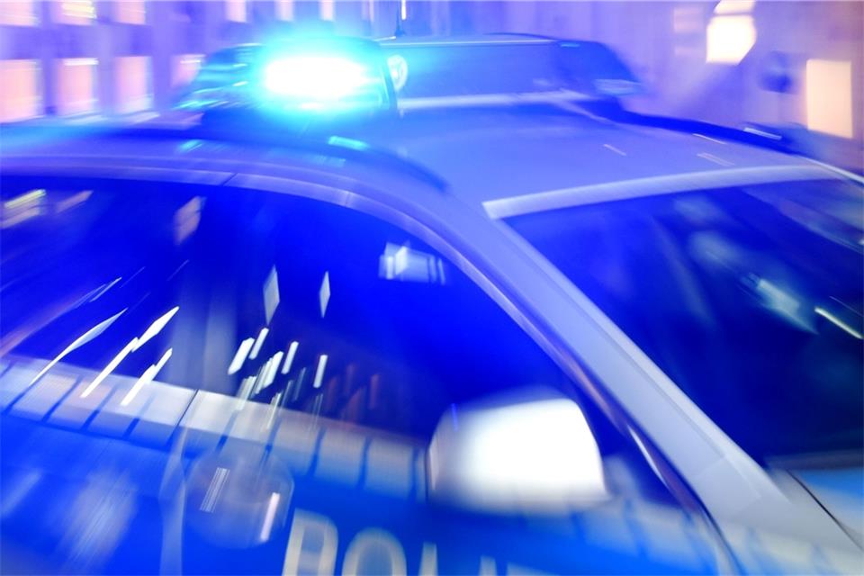 Dramatischer Polizeieinsatz in Altdorf - Leiche gefunden Erst brannte es, dann soll ein Feuerwehrmann bedroht worden sein. (Symbolbild)