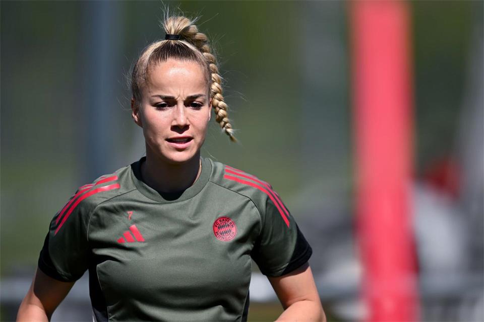 Erst einmal raus: Fußball-Nationalspielerin Giulia Gwinn. (Archivbild) Sven Hoppe/dpa
