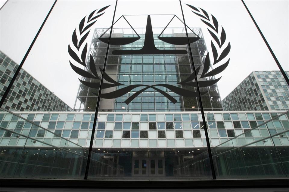 Erst gab es Sanktionen gegen einzelne Richter und Ankläger, nun ist das ganze Gericht von US-Strafmaßnahmen betroffen. (Archivbild)Peter Dejong/AP/dpa