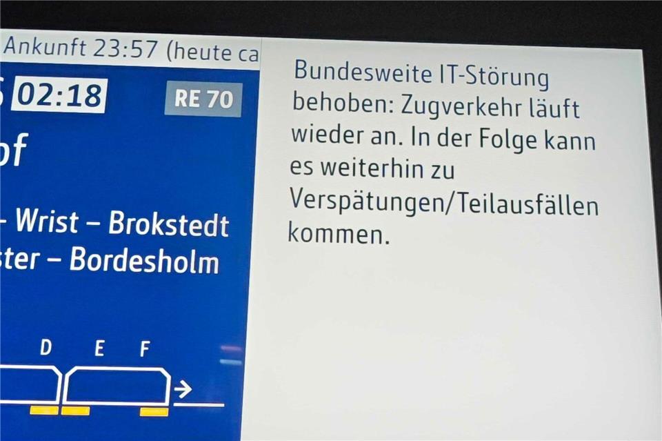 Erst gegen 00.30 Uhr lief der Betrieb langsam wieder an.---/dpa