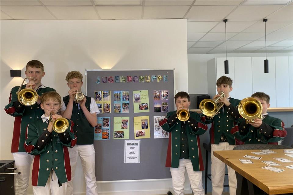 Erst konnten Besucher selbst mal die Trompete ausprobieren und dann das Fanfarencorps und das Vereinsleben besser kennenlernen.