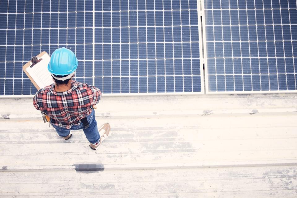 Solaranlagen rechnen sich nicht überall Erst rechnen, dann bauen: Der Kreis hat jetzt seine Immobilien daraufhin untersucht, ob sich auf deren Parkplätzen Solaranlagen in Ständerbauweise lohnen. Längst nicht überall ist das der Fall.Symbolfoto:; Colourbox