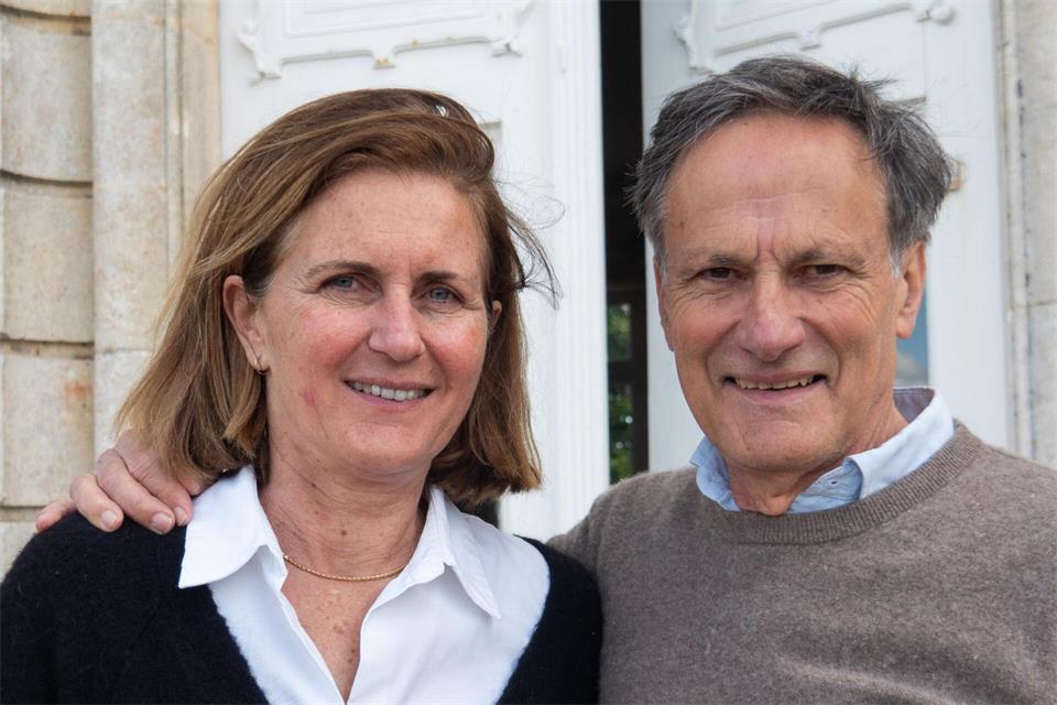 Erst seit wenigen Jahren Gutsbesitzer: Caroline und Xavier Perromat vom Weingut „Chateau de Cérons“.Andreas Drouve/dpa-tmn