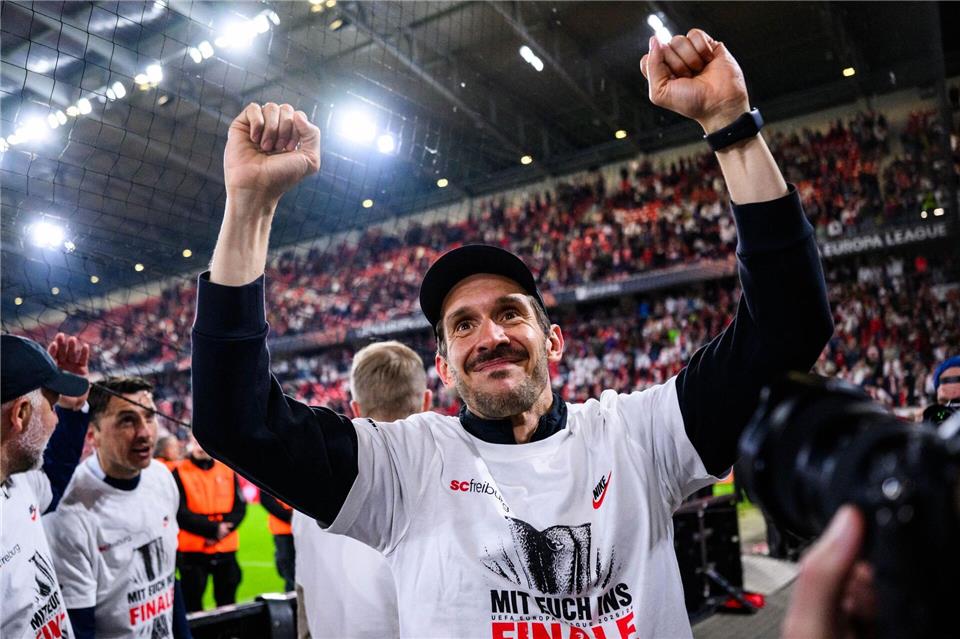 Erst seit zwei Jahren SC-Cheftrainer: Julian Schuster. (Archivbild)Tom Weller/dpa