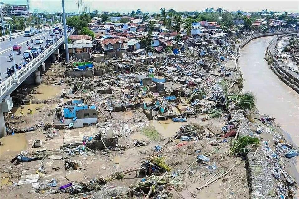 Erst vor wenigen Tagen riss der verheerende Taifun „Kalmaegi“ auf den Philippinen Hunderte Menschen in den Tod.Philippine Red Cross/XinHua/dpa