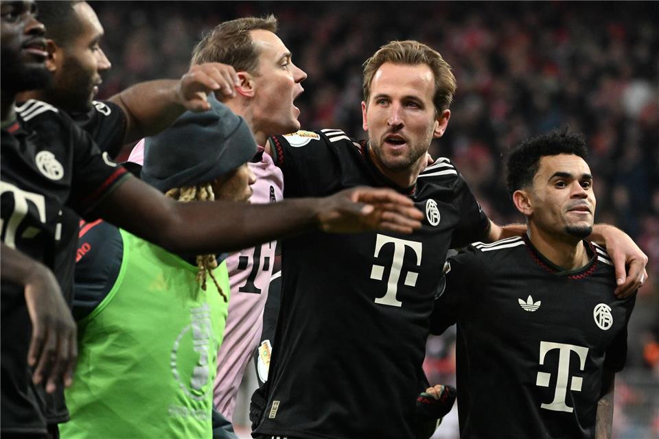 Erst zittern, dann feiern: Die Bayern gewannen knapp.Soeren Stache/dpa