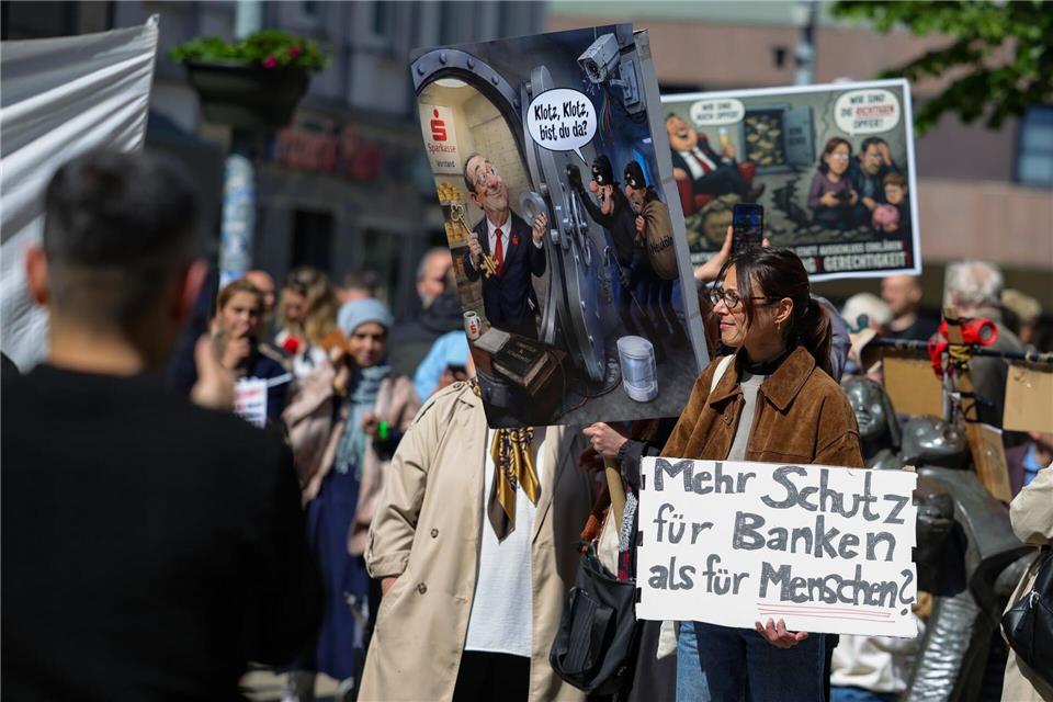 Erste Gegenstände sollen nun an Betroffenen ausgegeben werden. Christoph Reichwein/dpa