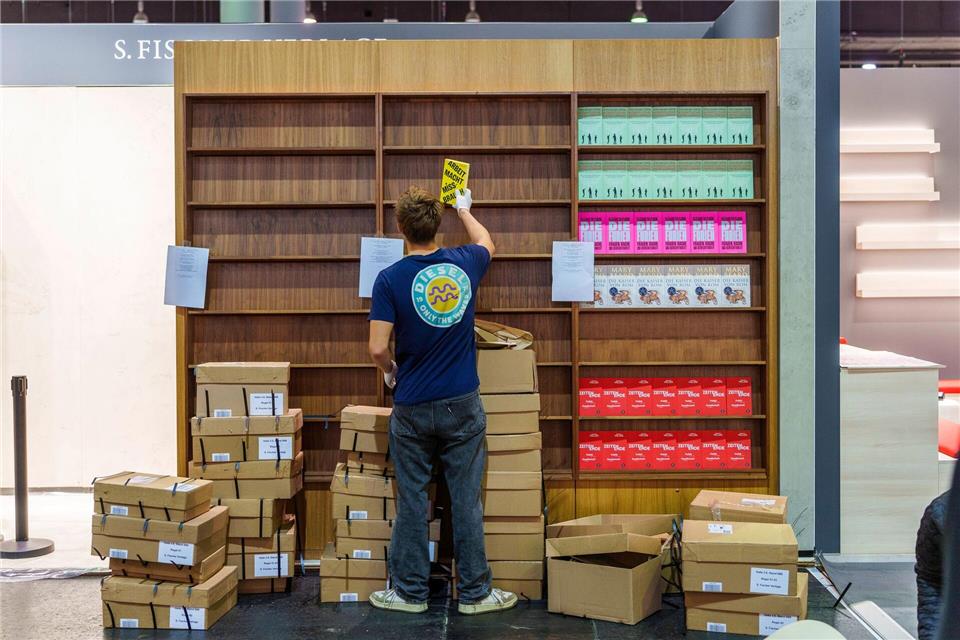 Erster Job, erste Steuerfrage: Arbeitgeber ziehen bei befristeten Ferienjobs oft Lohnsteuer ab. Mit der Steuererklärung gibt’s am Ende Klarheit – und oft eine Erstattung.picture alliance/dpa