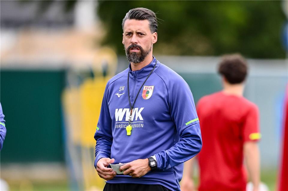 Erster Sieg für Augsburg neuen Trainer Sandro Wagner.Harry Langer/dpa