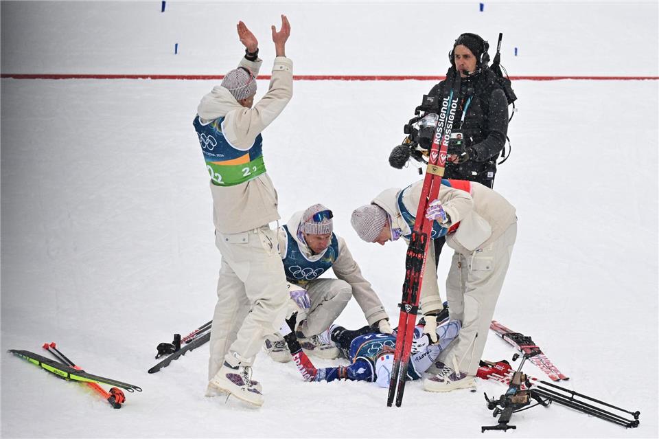 Erstmals Olympiasieger: Frankreichs Staffel jubelte im Ziel.Hendrik Schmidt/dpa