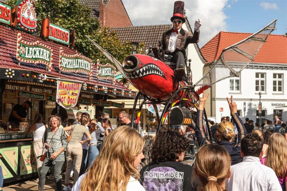 Erstmals gibt es auf der Rheder Kirmes 2026 eine „Stille Stunde“, zu der auch Menschen mit Beeinträchtigungen einen Rundgang über den Rummel machen können.