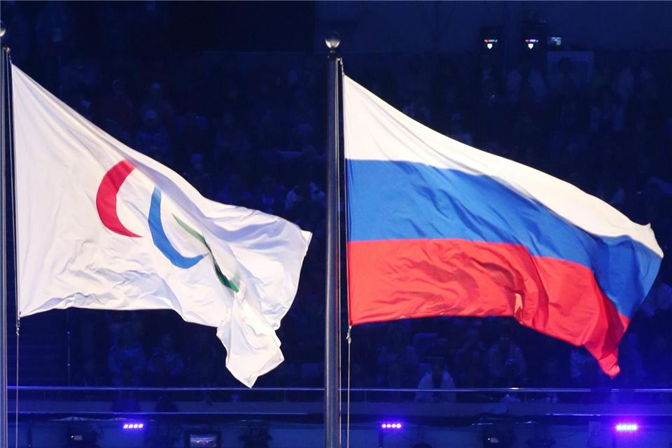 Erstmals seit dem russischen Überfall auf die Ukraine von 2022 sollen wieder russische Flaggen bei den paralympischen Spielen wehen. (Archivbild)Sergei Chirikov/EPA/dpa