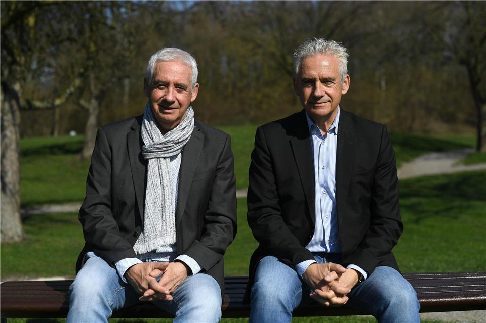 Erwin und Helmut Kremers werden Ehrenmitglieder des FC Schalke 04. Ina Fassbender/dpa