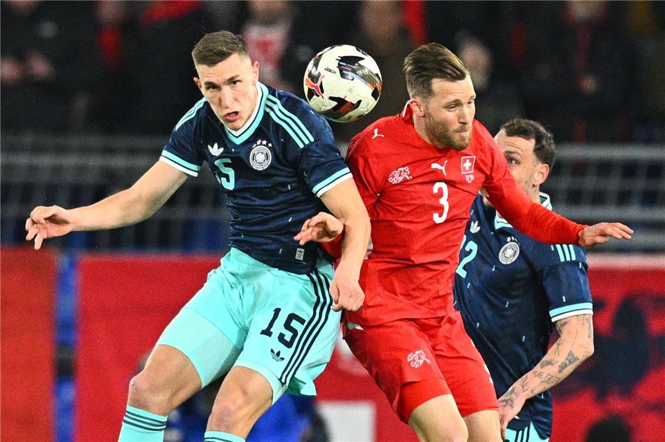 Erwischte keinen guten Abend: Nico Schlotterbeck (l.)Tom Weller/dpa