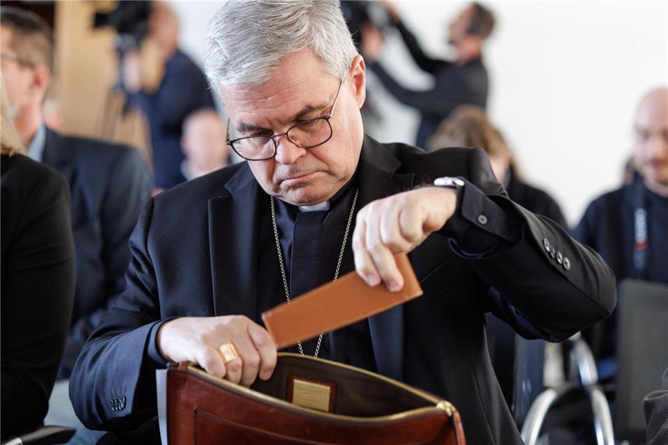 Erzbischof Udo Markus Bentz hat nach der Veröffentlichung einer unabhängigen Missbrauchsstudie um Verzeihung gebeten. (Archivbild)Friso Gentsch/dpa