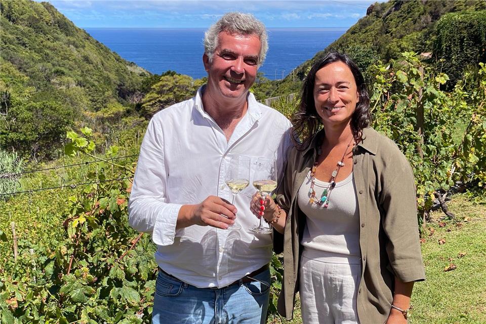 Erzeugen seit 2014 Rosé- und Weißweine: Marco Noronha und Maria Veloso vom Weingut-Hotel Terrabona Nature & Vineyards.Manuel Meyer/dpa-tmn